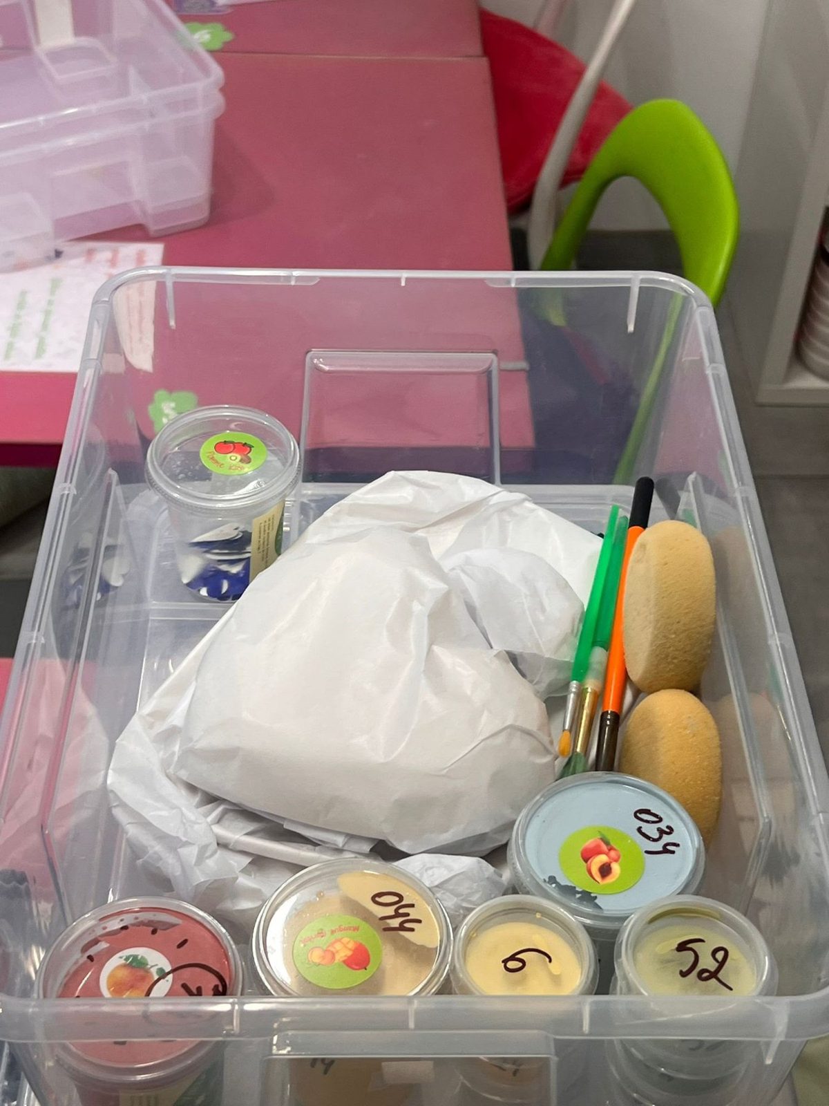 Un kit de peinture sur céramique à emporter