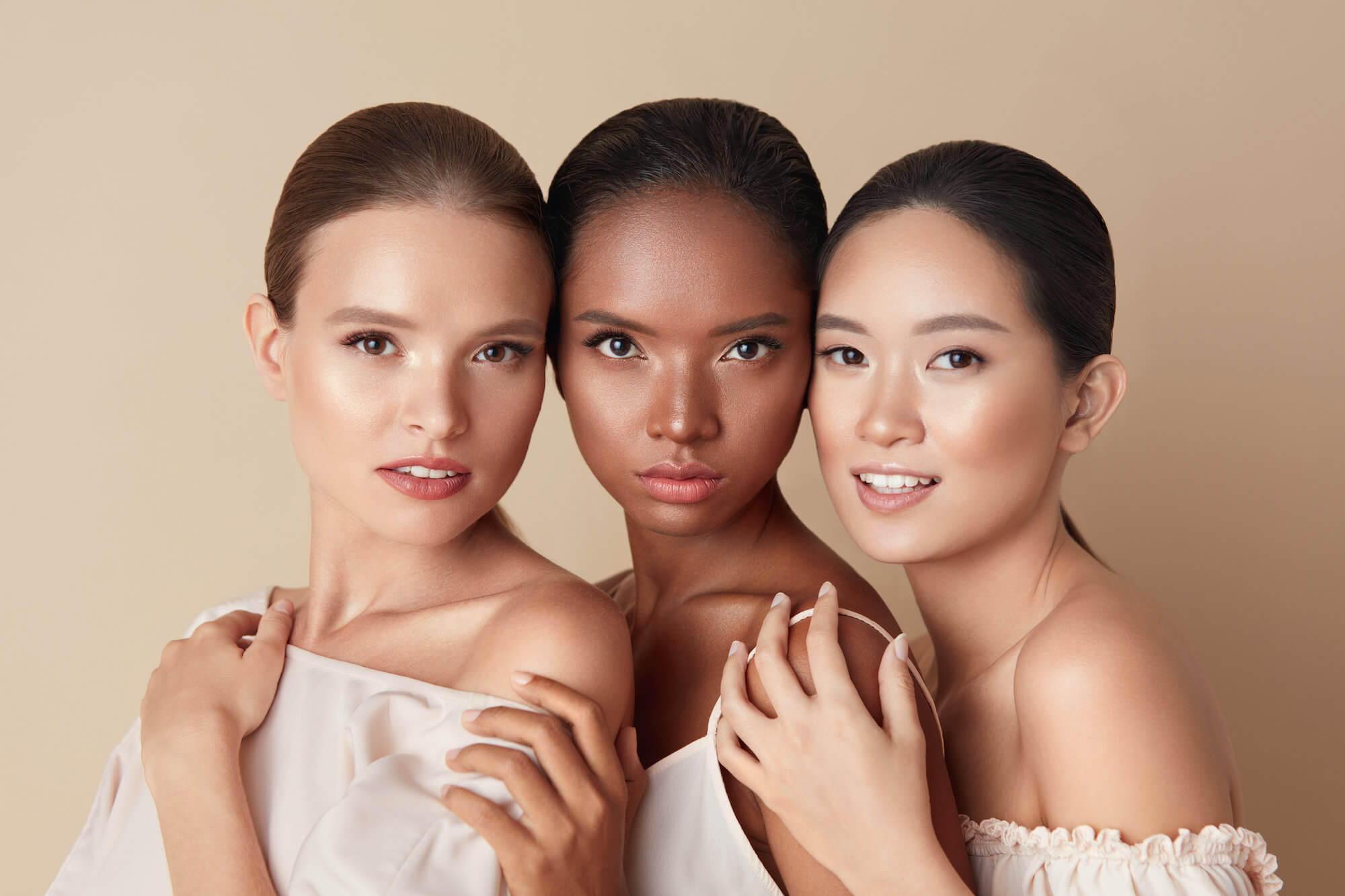 Trois phototypes différents : peau claire, foncée, asiatique